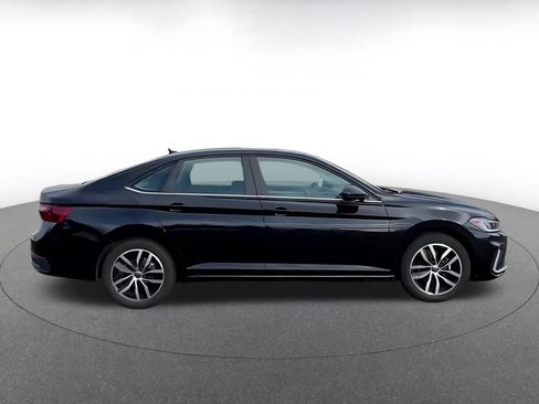 Used 2025 Volkswagen Jetta SE image 15