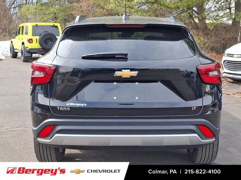 Certified 2025 Chevrolet Trax LT w/ LT Convenience Package image 5
