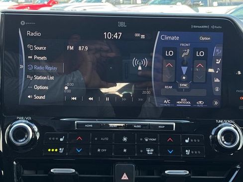 Used 2020 Toyota Highlander Limited FWD image 19