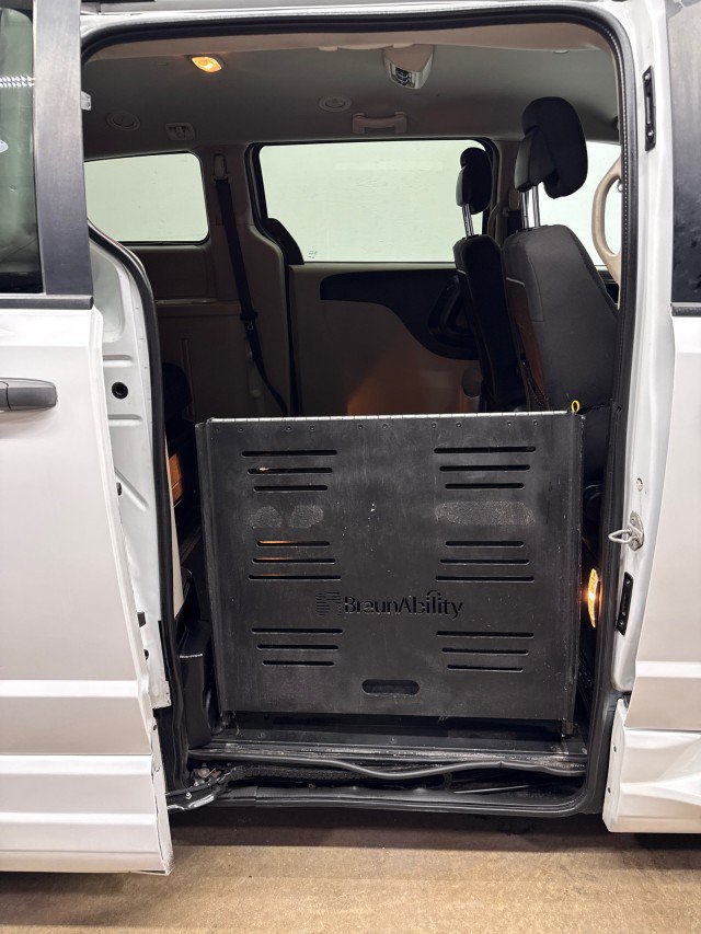 Used 2019 Dodge Grand Caravan SE FWD image 26