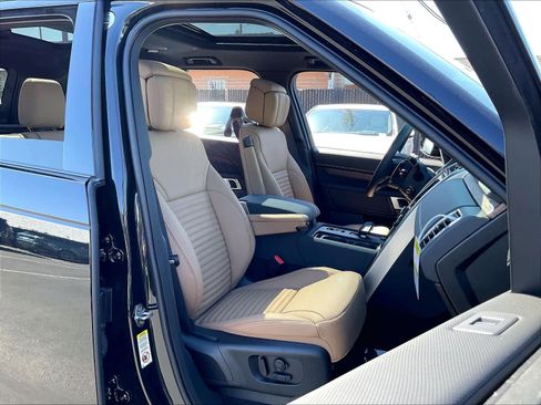 New 2026 Land Rover Discovery Dynamic SE image 31