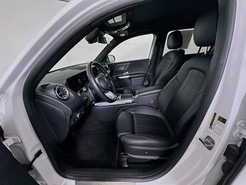 Used 2025 Mercedes-Benz GLB 250 4MATIC image 13