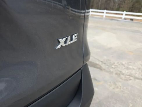 Used 2021 Toyota RAV4 XLE Premium image 12