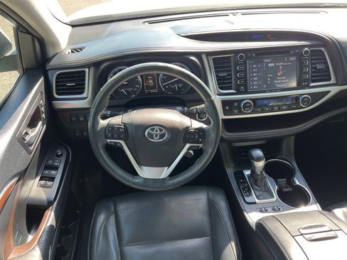 Used 2016 Toyota Highlander Limited image 23