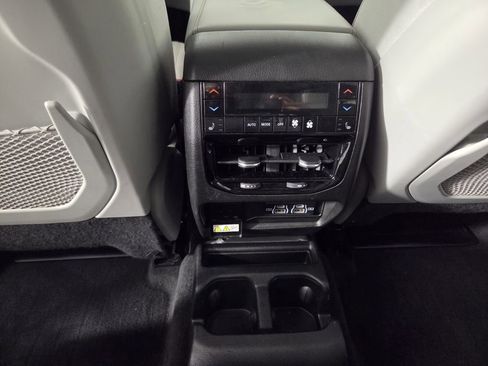 Used 2021 Jeep Grand Cherokee L Overland w/ Luxury Tech Group IV AWD/4WD image 28