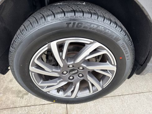 Used 2023 Lincoln Corsair AWD w/ Equipment Group 101A image 16