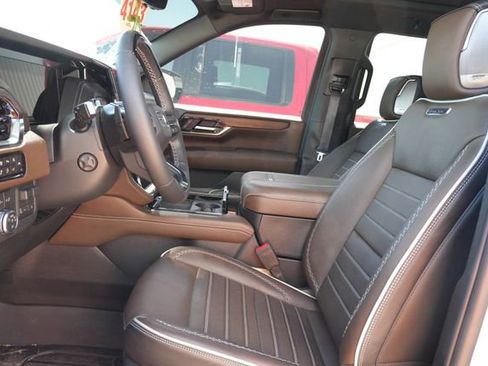 Used 2026 GMC Yukon Denali Ultimate w/ LPO, Illumination Package image 4