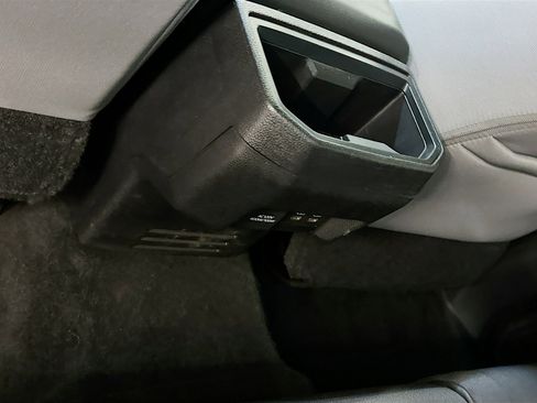 Used 2025 Toyota Tacoma TRD Sport w/ TRD Sport Upgrade Package image 29