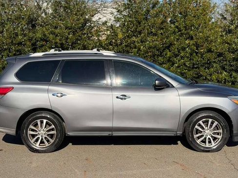 Used 2015 Nissan Pathfinder SV w/ Cargo Package image 8