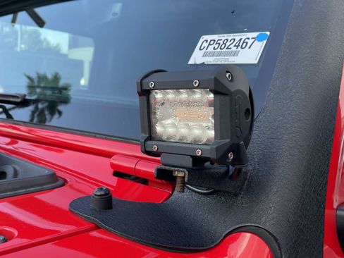 Used 2021 Jeep Gladiator Willys image 29