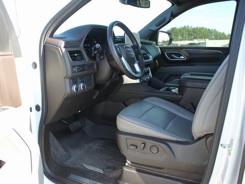 Used 2021 GMC Yukon XL SLT image 12