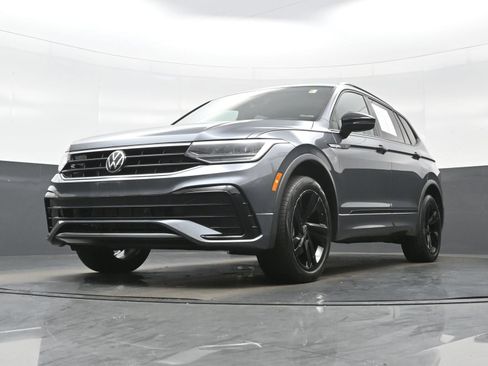 Used 2023 Volkswagen Tiguan SE R-Line AWD/4WD image 29