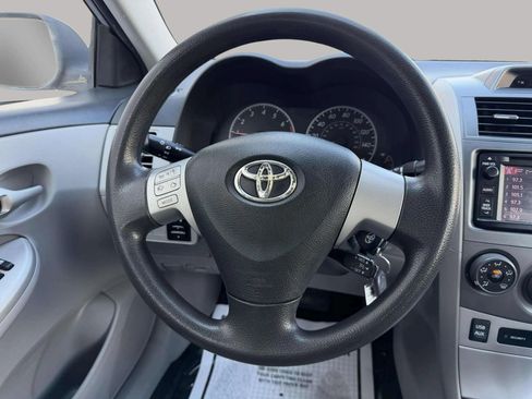 Used 2013 Toyota Corolla LE FWD image 29