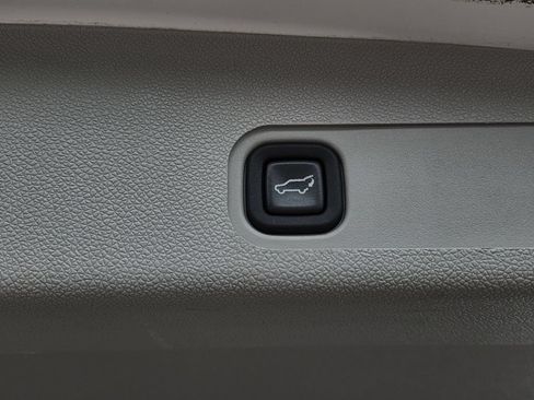 Used 2014 Chevrolet Tahoe LTZ AWD/4WD image 27