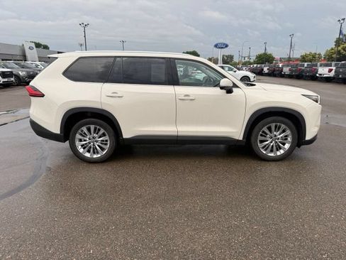 Used 2024 Toyota Grand Highlander AWD image 11