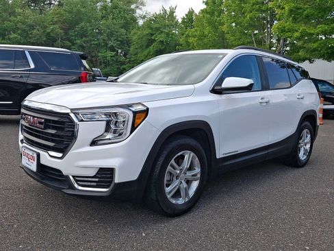 Used 2023 GMC Terrain SLE w/ Driver Convenience Package FWD image 3