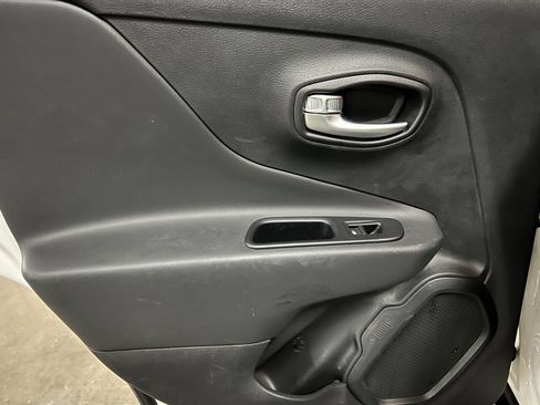 Used 2019 Jeep Renegade Trailhawk image 40