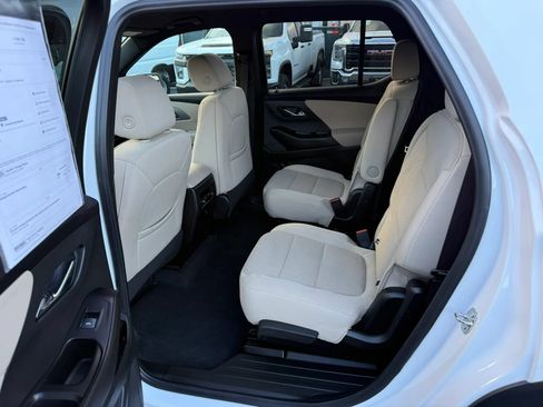 Used 2023 Chevrolet Traverse LT w/ LPO, Cargo Package AWD/4WD image 17