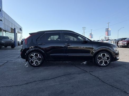Used 2024 Kia Niro SX Touring image 9