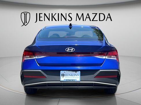 Used 2024 Hyundai Elantra SEL FWD image 6