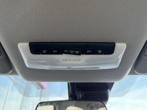 New 2025 Nissan Versa SV w/ Trunk Package image 32