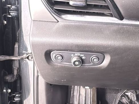 Used 2021 Chevrolet Traverse RS image 35