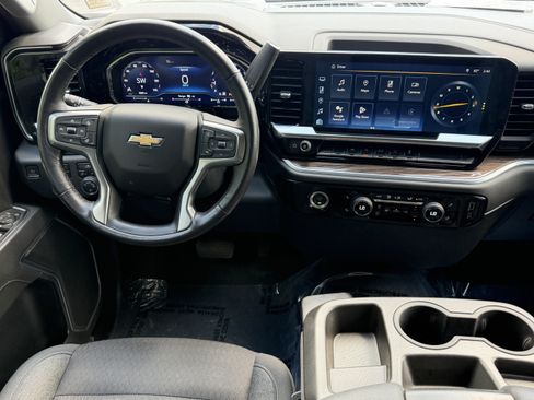 Used 2022 Chevrolet Silverado 1500 LT AWD/4WD image 18