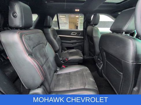 Used 2019 Ford Explorer XLT w/ Equipment Group 202A AWD/4WD image 28