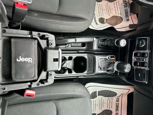 Used 2020 Jeep Wrangler Unlimited Sahara AWD/4WD image 13