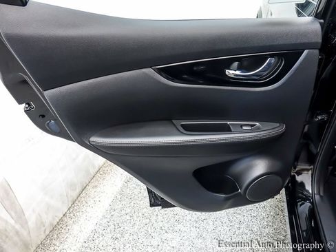 Used 2021 Nissan Rogue Sport SV image 20