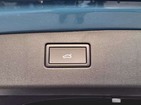 New 2026 Volkswagen Tiguan SE R-Line image 9