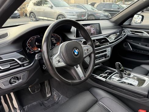 Used 2022 BMW 750i xDrive w/ Executive Package image 12