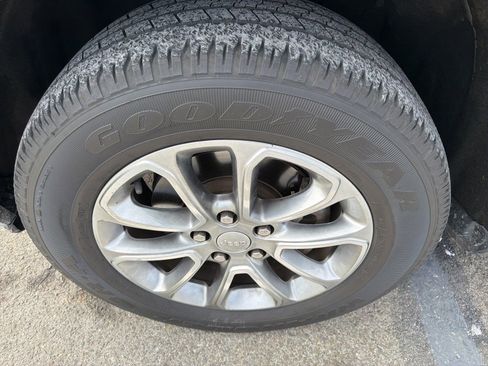 Used 2016 Jeep Grand Cherokee Limited AWD/4WD image 7