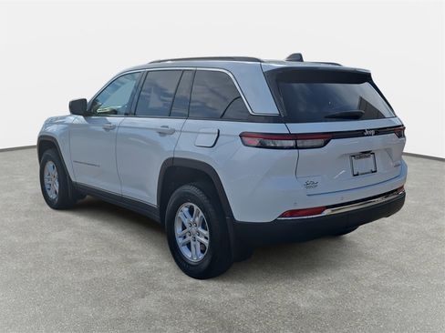 New 2025 Jeep Grand Cherokee Laredo image 7