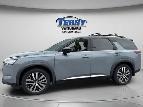 Used 2022 Nissan Pathfinder Platinum w/ Cargo Package FWD image 3