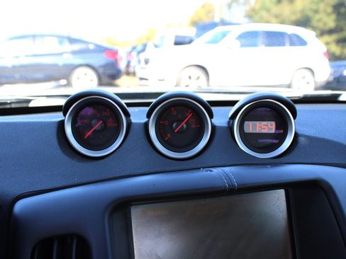 Used 2009 Nissan 370Z Touring image 16