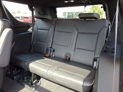 Used 2022 GMC Yukon SLT w/ SLT Luxury Package image 12