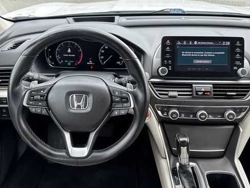 Used 2018 Honda Accord Touring image 14