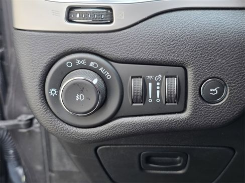 Used 2021 Jeep Cherokee Latitude Lux 80th Anniv w/ Quick Order Package 26U 80TH image 25