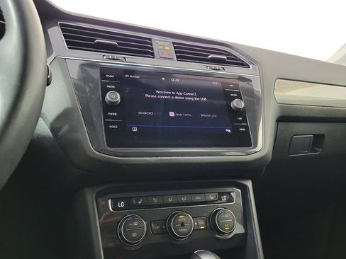 Used 2020 Volkswagen Tiguan SE w/ Panoramic Sunroof Package AWD/4WD image 19