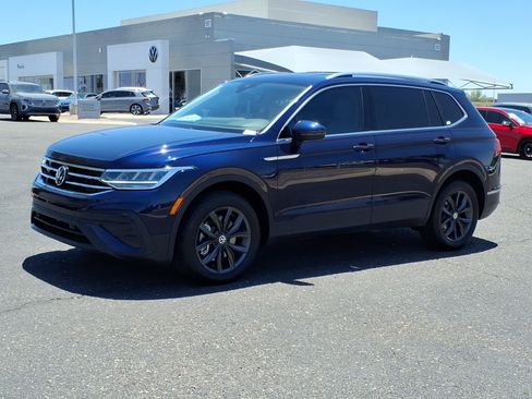 Certified 2023 Volkswagen Tiguan SE FWD image 3