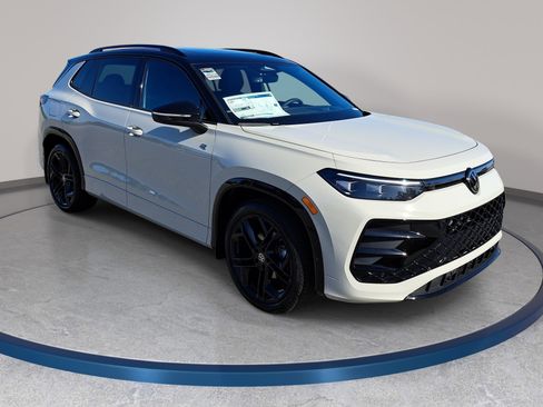 New 2026 Volkswagen Tiguan SE R-Line FWD image 3