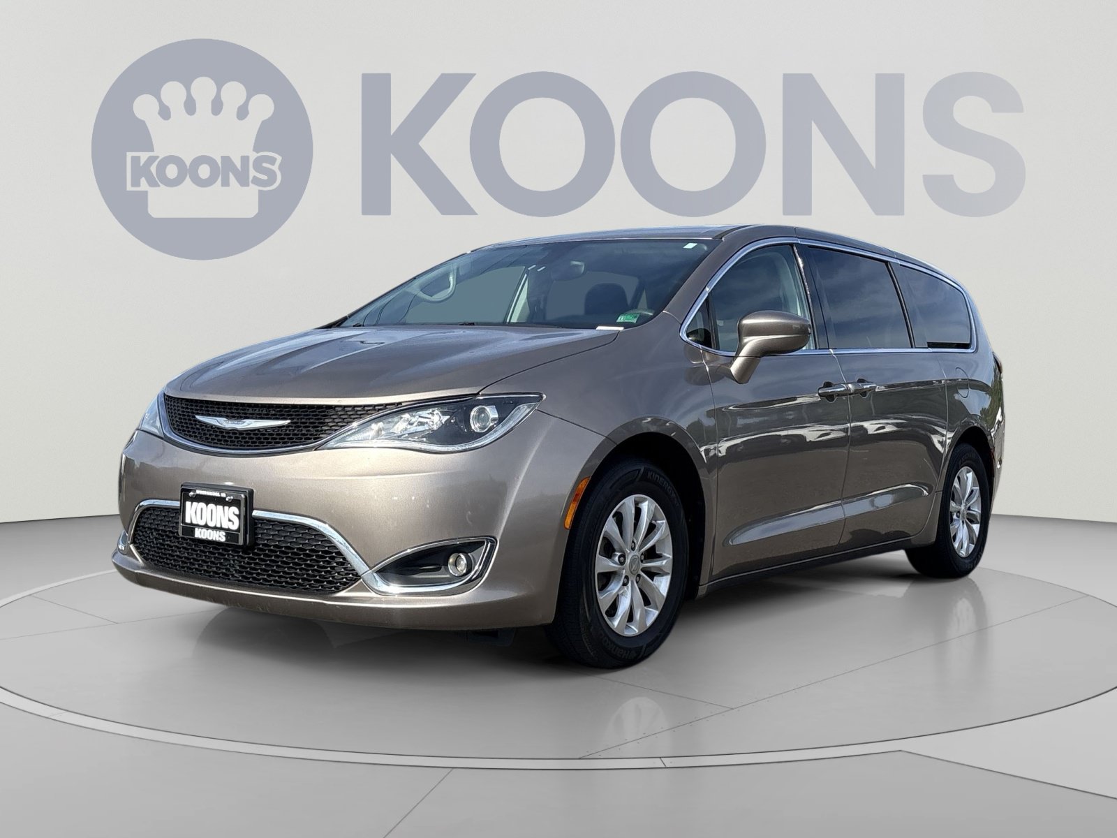Used 2018 Chrysler Pacifica Touring Plus FWD image 1