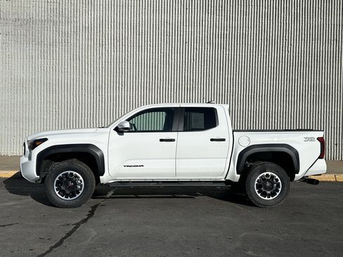 Used 2024 Toyota Tacoma SR5 image 2