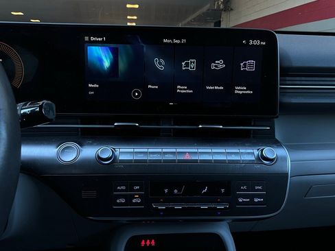 Used 2025 Hyundai Kona SEL image 27