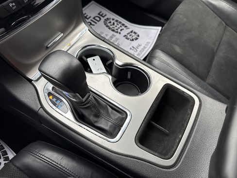 Used 2020 Jeep Grand Cherokee Altitude image 24