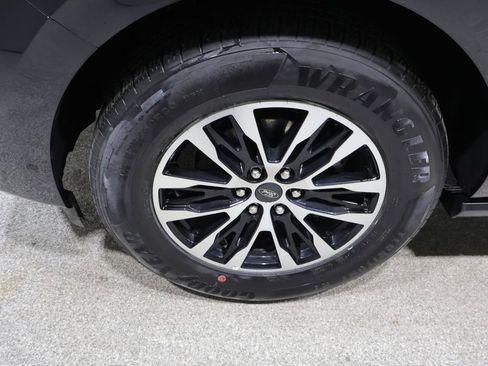 Used 2025 Ford Expedition Max Platinum AWD/4WD image 9