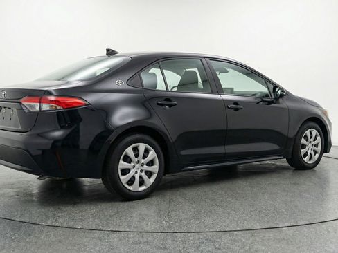 Used 2025 Toyota Corolla LE image 9