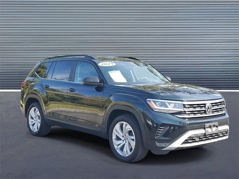 Used 2021 Volkswagen Atlas SE w/ Towing Package image 2