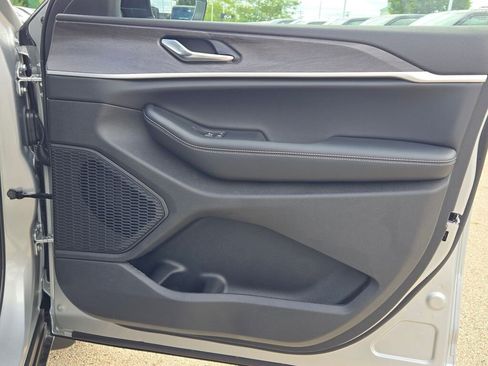 New 2025 Jeep Grand Cherokee Limited w/ MOPAR Finishing Package image 9